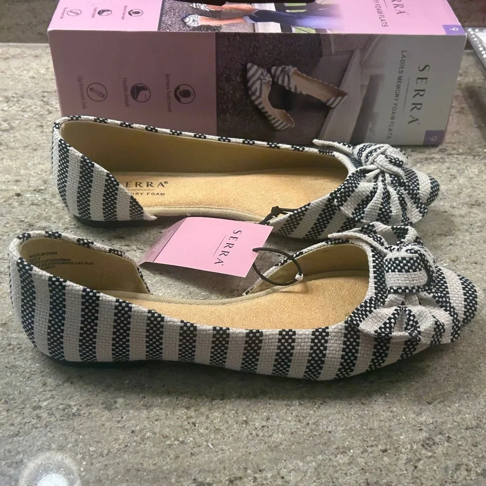 🌸 NEW 🌸 Serra Navy/White Bow Flats